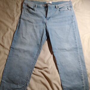 Light-wash Boyfriend Jeans – 14